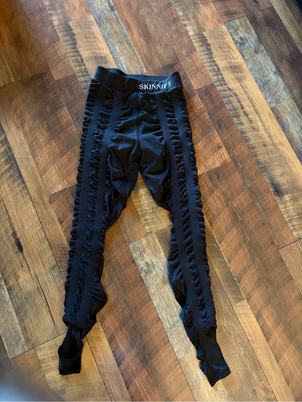 SKINNIFY Black Leggings